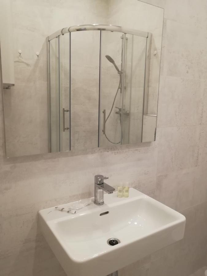 Lux Apartment, Near Metro Vasylkivska Kiev Buitenkant foto